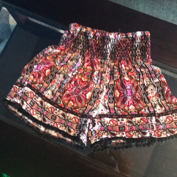 Shorts - Picture 2 of 3